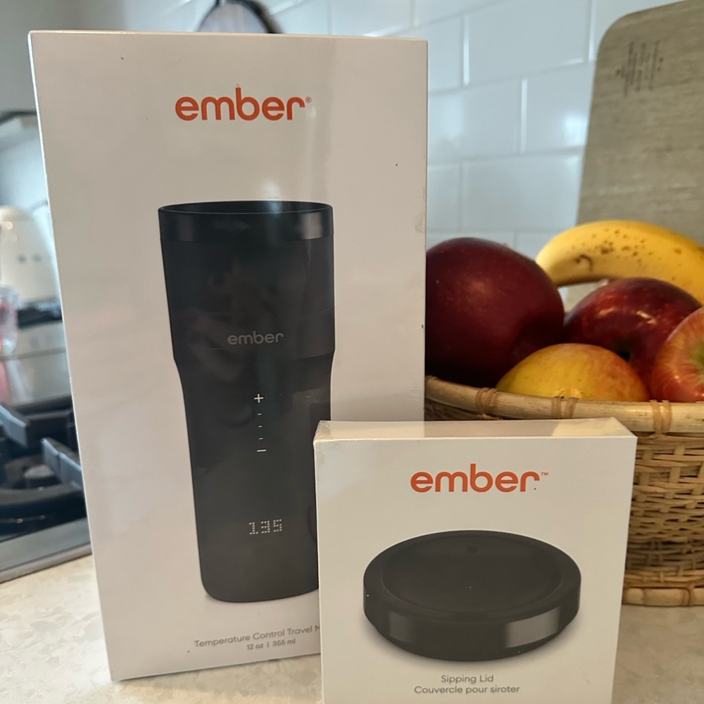 Ember Smart Travel Mug 12 oz - Black
also included a sipping lid